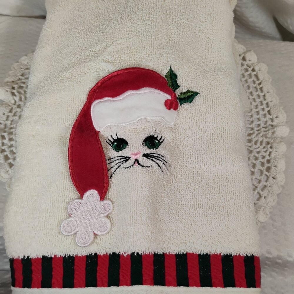 Christmas theme bath towel white w/ cat wearing hat by Santens brand circa 1990s